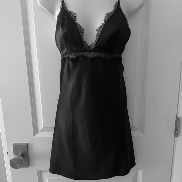 NWT Victoria's Secret Satin Slip w/Chantilly Lace - Picture 1 of 4
